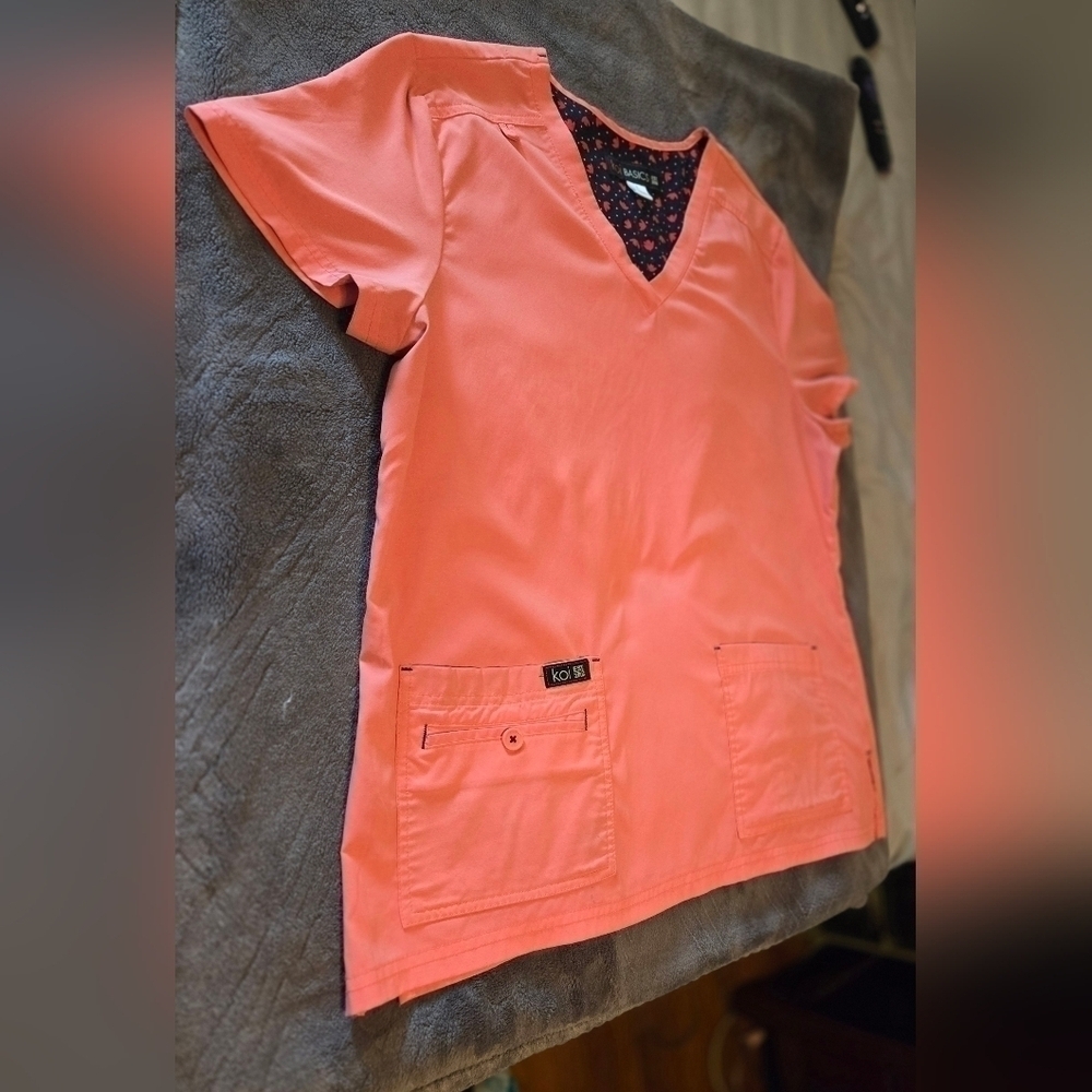 NWOT | Koi Basics | Women's Becca 4-Pocket STRETCH V-Neck Scrub Top | Large - Picture 6 of 12